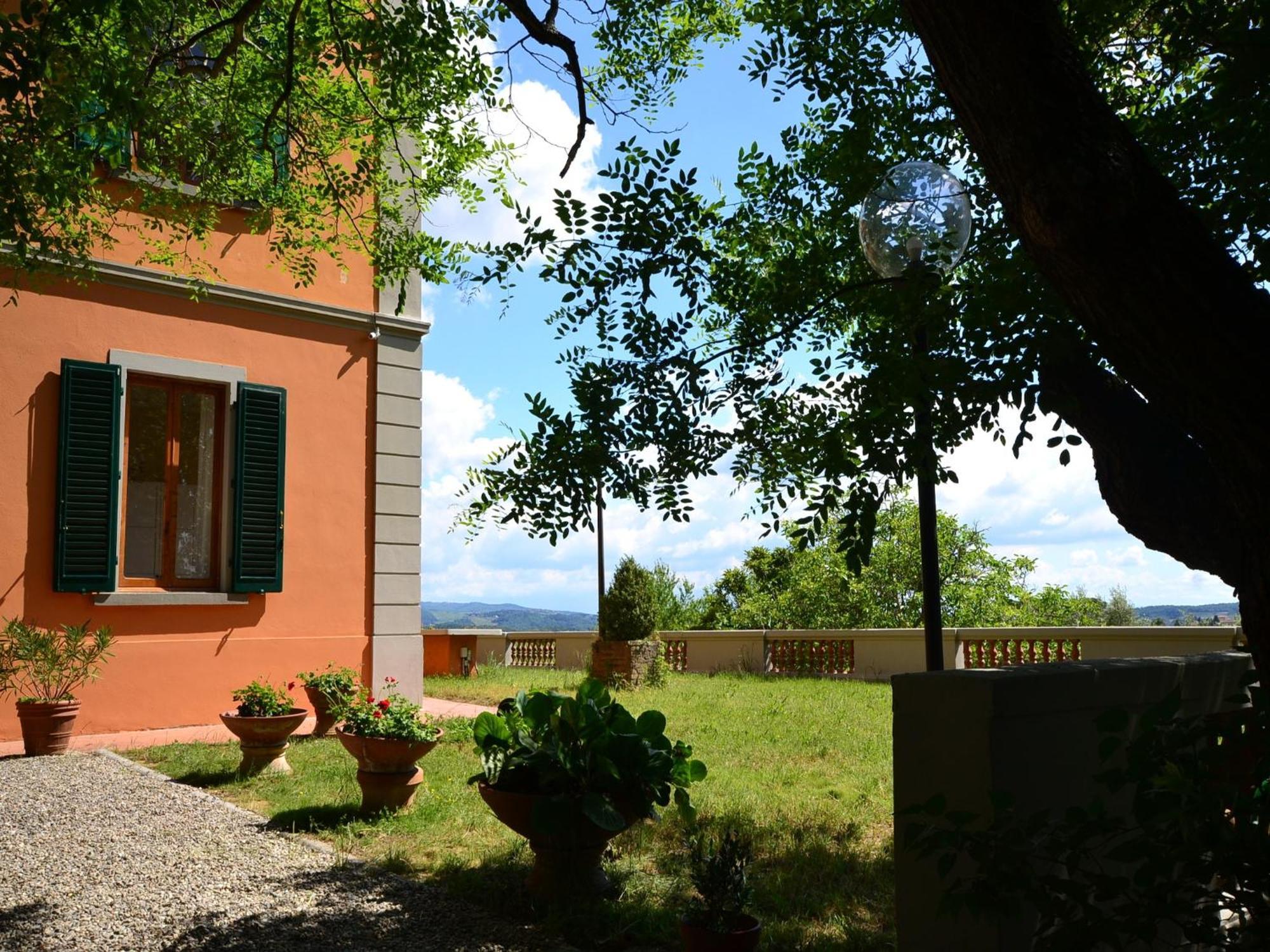 Lovely Holiday Home In Montefiridolfi With Hill View Экстерьер фото